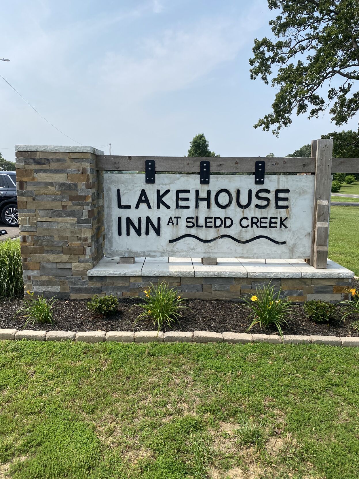 Lakehouse Inn